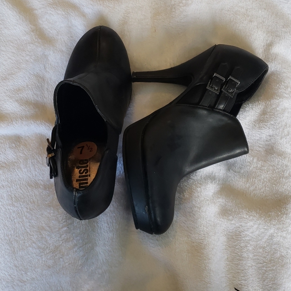Unlisted heels 7.5